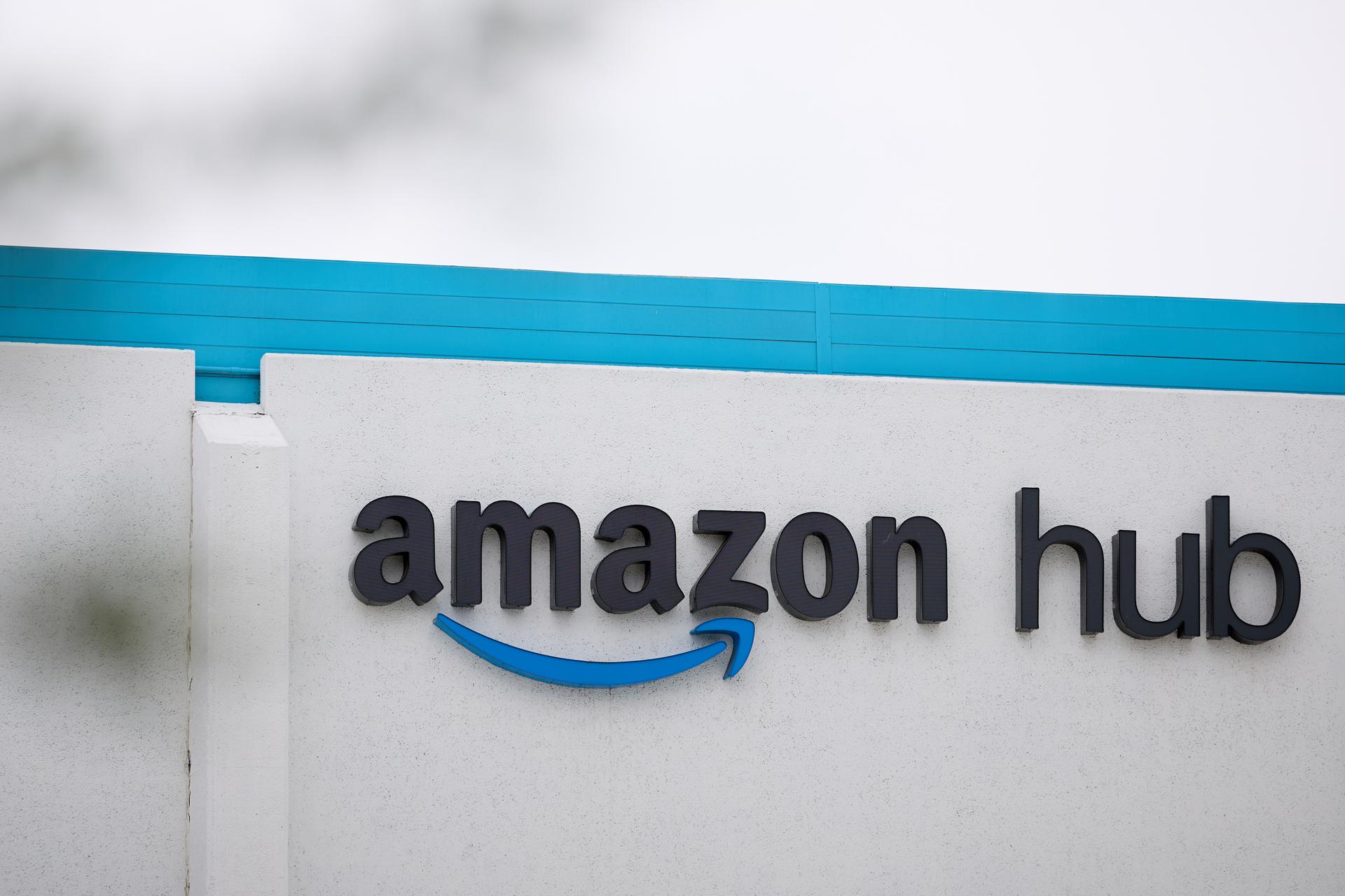 Fotografía de archivo en donde se ve un logo de la empresa Amazon en Los Angeles, California, EE.UU. EFE/ALLISON DINNER
