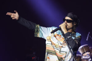 El venezolano Danny Ocean canta en un concierto de su gira 'Reflexa tour' este viernes, en el Movistar Arena, en Bogotá (Colombia). EFE/ Mauricio Dueñas Castañeda