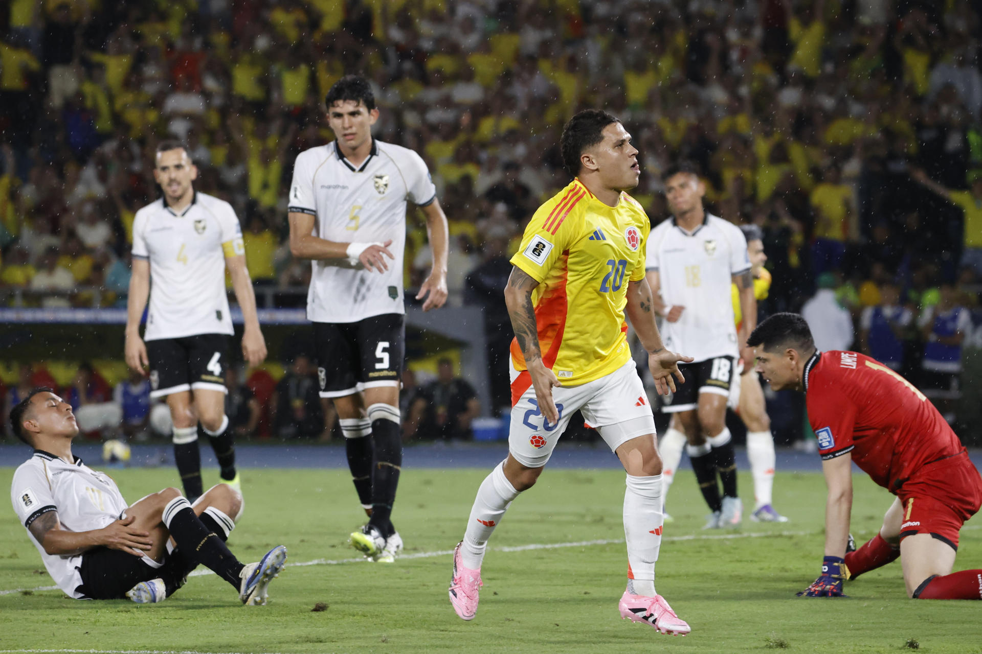 Juan Fernando Quintero, de Colombia, celebra su gol ante Bolivia durante el partido por las eliminatorias al Mundial de 2026 en el estadio Metropolitano en Barranquilla. EFE/Mauricio Dueñas Castañeda