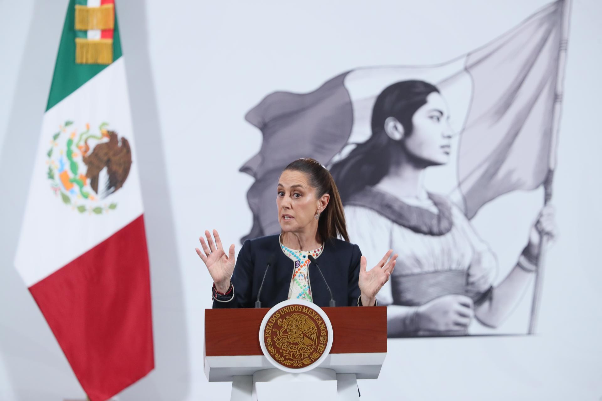 La presidenta de México, Claudia Sheinbaum, habla durante una rueda de prensa este 8 de septiembre de 2025, en el Palacio Nacional de la Ciudad de México (México). EFE/ Mario Guzmán