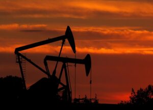 Fotografía de archivo de un campo de petróleo cerca a Los Ángeles (California, EE.UU.). EFE/Paul Buck