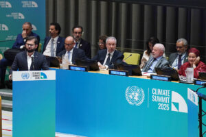 FotografÍa cedida por la Presidencia de Chile de su mandatario,Gabriel Boric (i), hablando durante la Cumbre sobre el Clima 2025 este miércoles, en Nueva York (Estados Unidos). EFE/ Presidencia de Chile /SOLO USO EDITORIAL/NO VENTAS/SOLO DISPONIBLE PARA ILUSTRAR LA NOTICIA QUE ACOMPAÑA (CRÉDITO OBLIGATORIO)