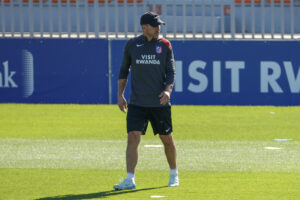 Simeone, durante el entrenamiento.-EFE/ Zipi Aragón