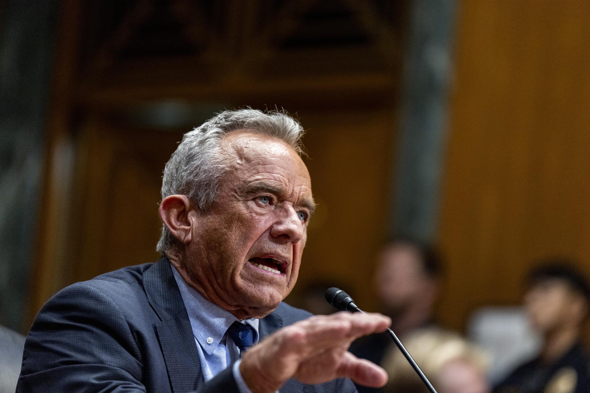 El secretario de Salud de Estados Unidos, Robert F. Kennedy Jr., testifica ante el Comité de Finanzas del Senado, en Washington, DC, el 4 de septiembre de 2025. EFE/SHAWN THEW