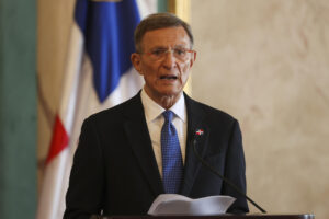 Fotografía de archivo del canciller dominicano, Roberto Álvarez, durante un pronunciamiento, en el Palacio Nacional, en Santo Domingo (República Dominicana). EFE/Orlando Barría