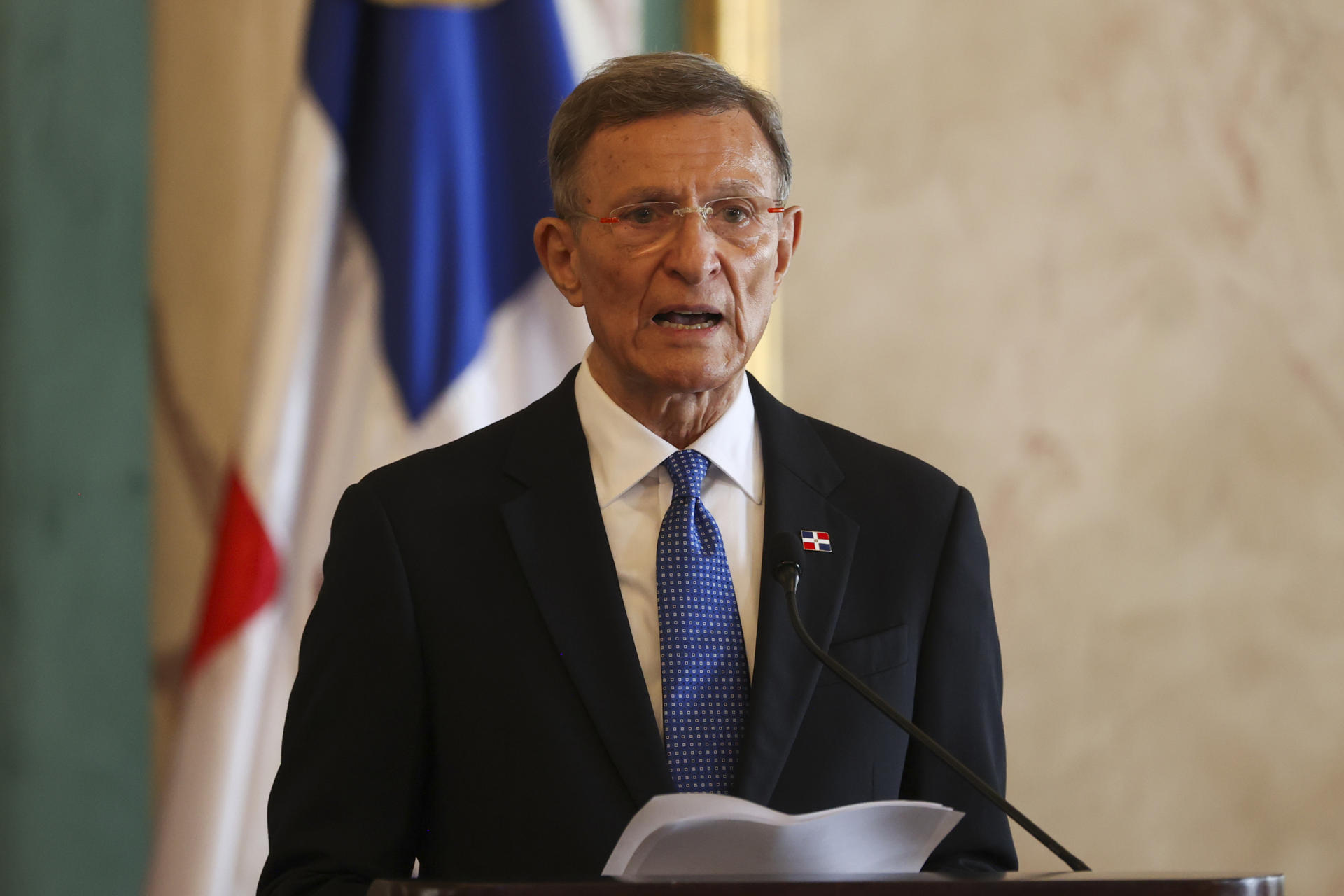 Fotografía de archivo del canciller dominicano, Roberto Álvarez, durante un pronunciamiento, en el Palacio Nacional, en Santo Domingo (República Dominicana). EFE/Orlando Barría