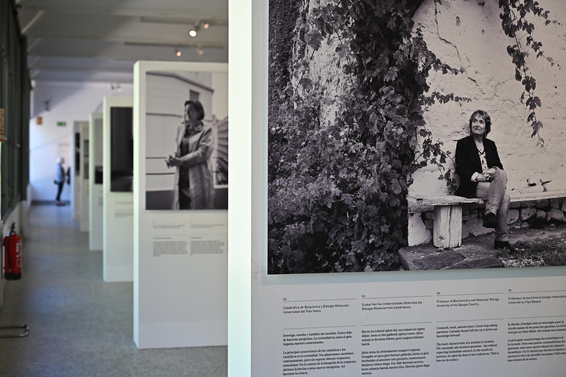 Presentación de la exposición '26 mujeres en las ciencias, artes y letras' del Real Jardín Botánico (RJB) del Consejo Superior de Investigaciones Científicas (CSIC) y Jakiunde, la Academia vasca de las Ciencias, de las Artes y de las Letras, este jueves en el Pabellón Villanueva en Madrid. EFE/ Fernando Villar
