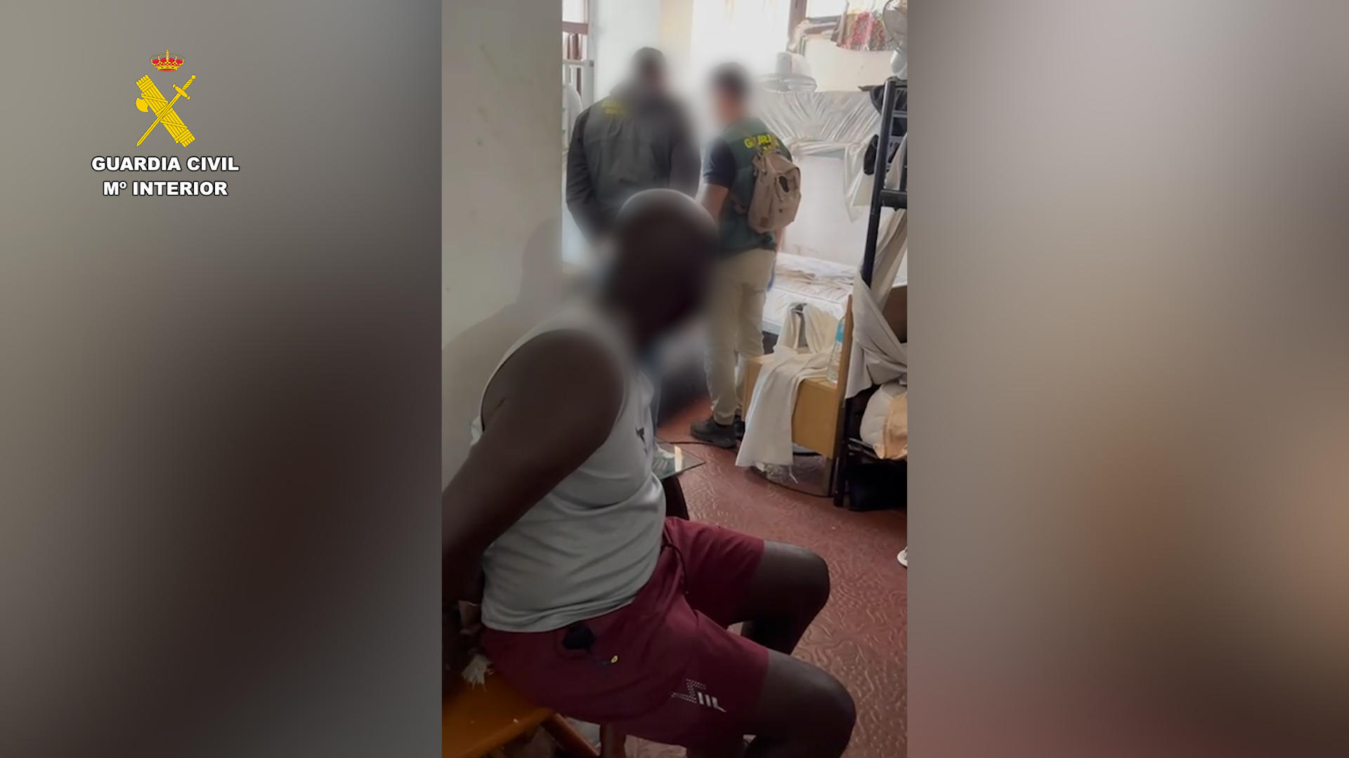 La Guardia Civil ha detenido a 21 personas integrantes de una organización criminal dedicada al tráfico de drogas en la macrooperación Deger llevada a cabo en la localidad de Sant Antoni, en Ibiza. En la operación se han practicado dos registros en los que se han intervenido cocaína en roca de alta pureza, 5.000 dosis preparadas para la venta de cocaína, ketamina, éxtasis, cristal, Tusi, marihuana y hachís, así como tres rocas de cristal MDMA y numerosas botellas de óxido nitroso con 10.000 bolsas de dosificación para su venta. EFE/Guardia Civil***SOLO USO EDITORIAL/SOLO DISPONIBLE PARA ILUSTRAR LA NOTICIA QUE ACOMPAÑA (CRÉDITO OBLIGATORIO)***