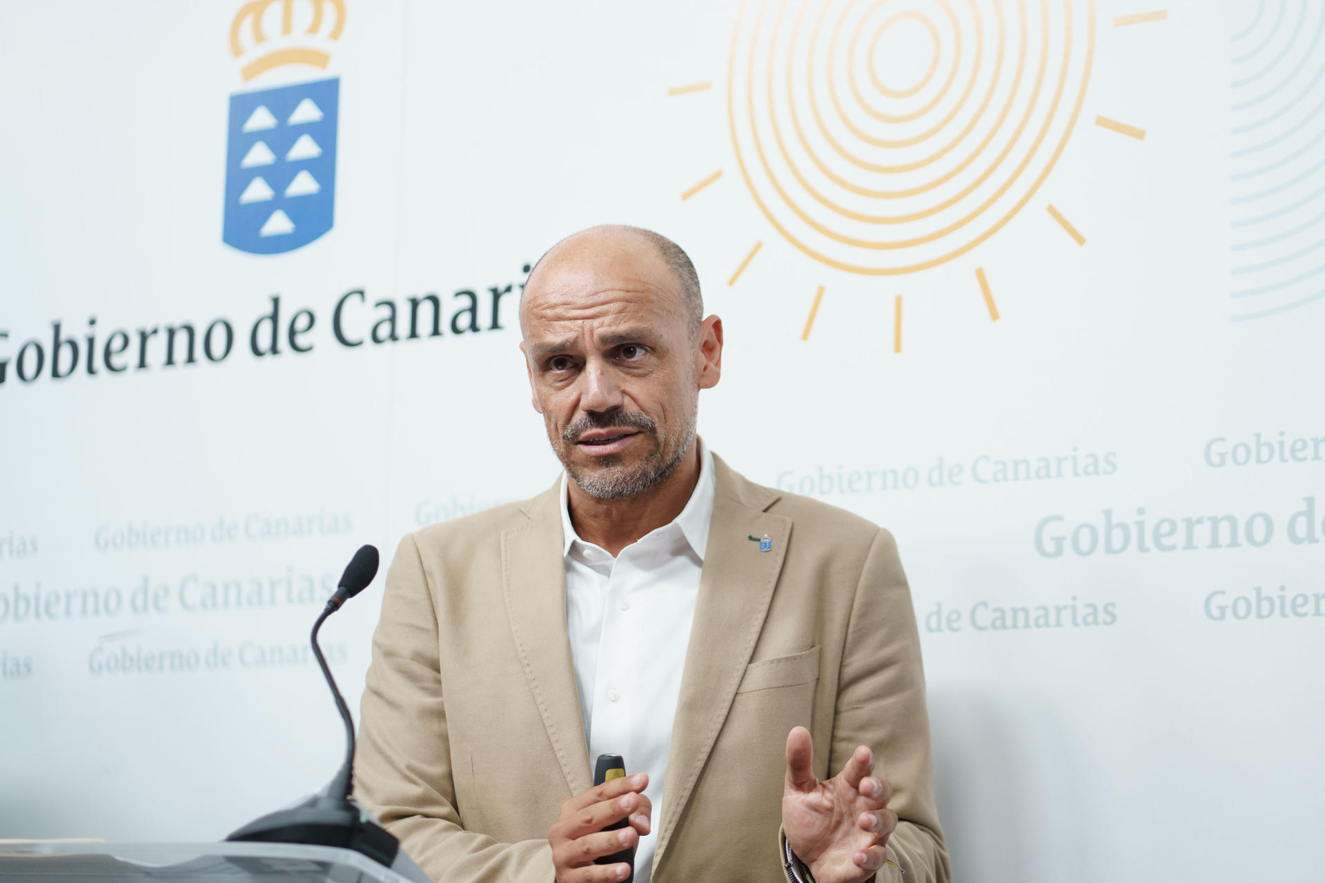 Imagen de archivo del viceconsejero de Presidencia y portavoz del gobierno canario, Alfonso Cabello. EFE/Ramón de la Rocha