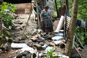 Fotografía del 10 de septiembre de 2025 de Bonifacia Guaja Vasquez, habitante desde hace 30 años de Chinautla (Guatemala). EFE/Mariano Macz