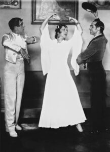 Madrid, años 30 aprox.- La bailarina Encarnación López, la Argentinita, con su compañero de baile Rafael Ortega (i) y Antonio Triana. EFE