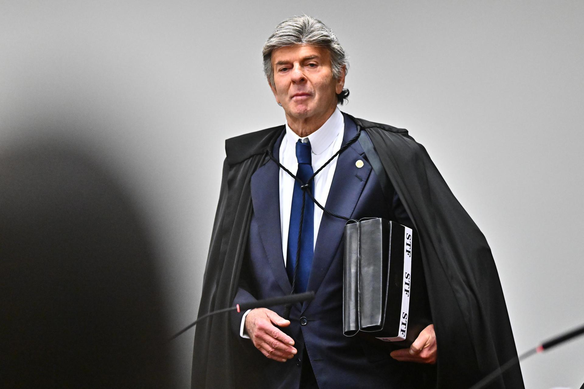El juez de la Primera Sala de la Corte Suprema de Brasil Luiz Fux asiste al juicio por intento de golpe de Estado del expresidente de Brasil Jair Bolsonaro y otros siete acusados este 10 de septiembre de 2025, en el Supremo Tribunal Federal en Brasilia (Brasil). EFE/ Andre Borges