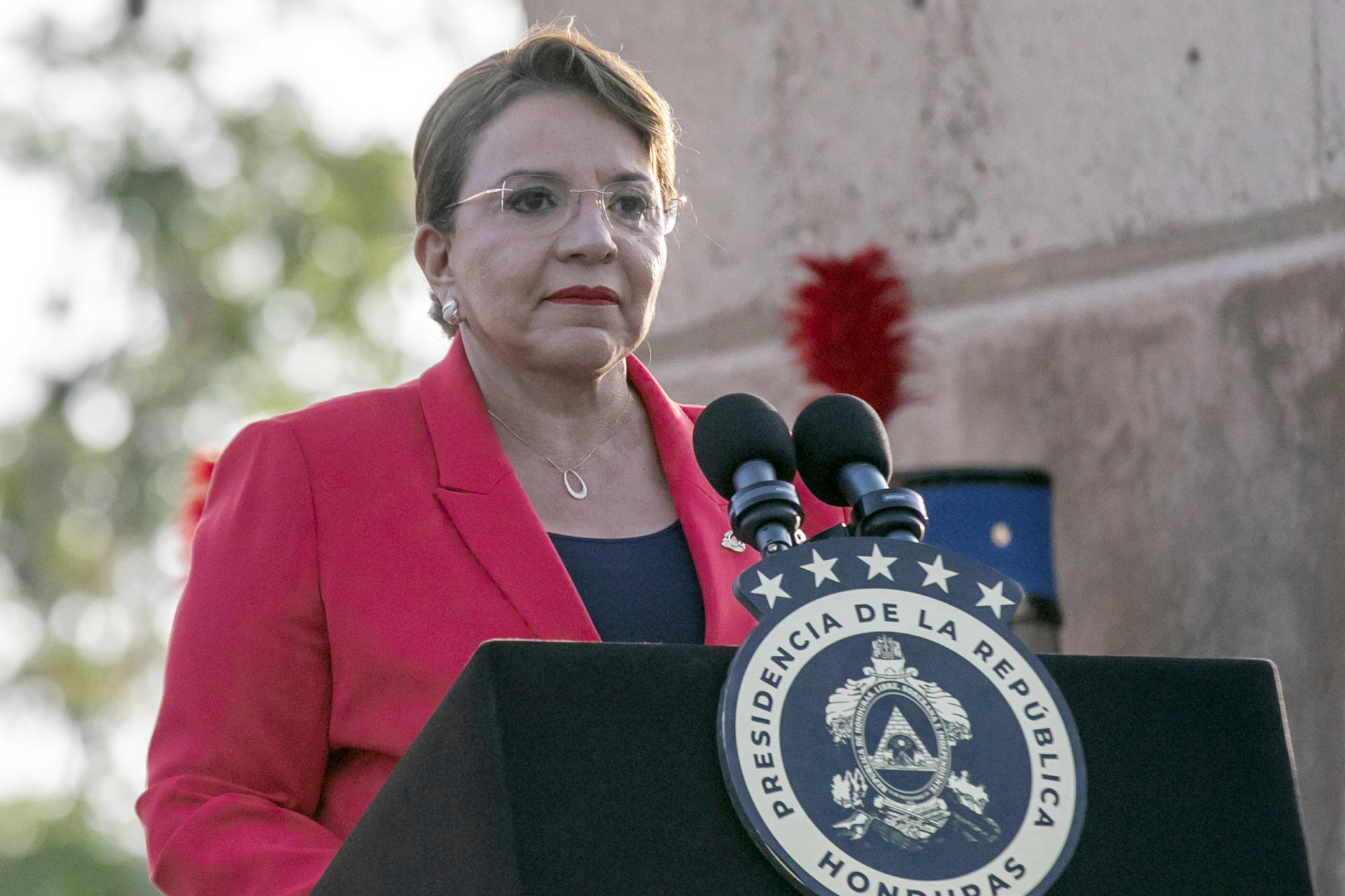 La presidenta de Honduras, Xiomara Castro, durante su intervención este lunes, 1 de septiembre, en la ceremonia de inicio de las fiestas de Independencia de Honduras, en Tegucigalpa. EFE/STR
