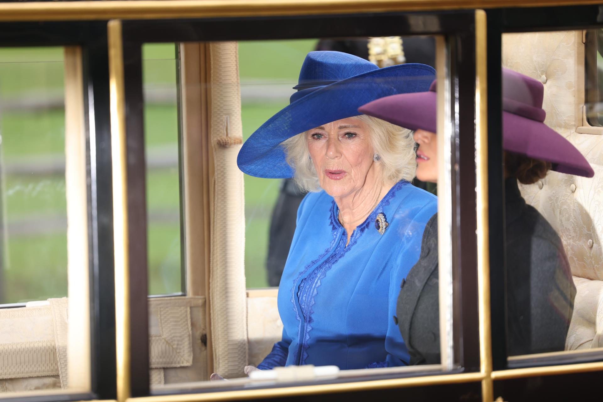 Foto facilitada por el Ministerio de Defensa británico que muestra a la reina Camilla (I) y a la primera dama de los Estados Unidos, Melania Trump (D) durante un paseo en carruaje hacia el Castillo de Windsor, Reino Unido, el 17 de septiembre de 2025. EFE/EPA/SSgt Donald C TODD/UK MOD HANDOUT HANDOUT EDITORIAL USE ONLY/NO SALES
