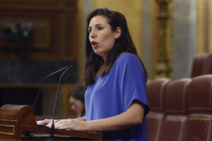 La diputada de Vox Rocío de Meer toma la palabra durante el pleno celebrado en el Congreso de los Diputados este martes. EFE/ J.P.Gandul