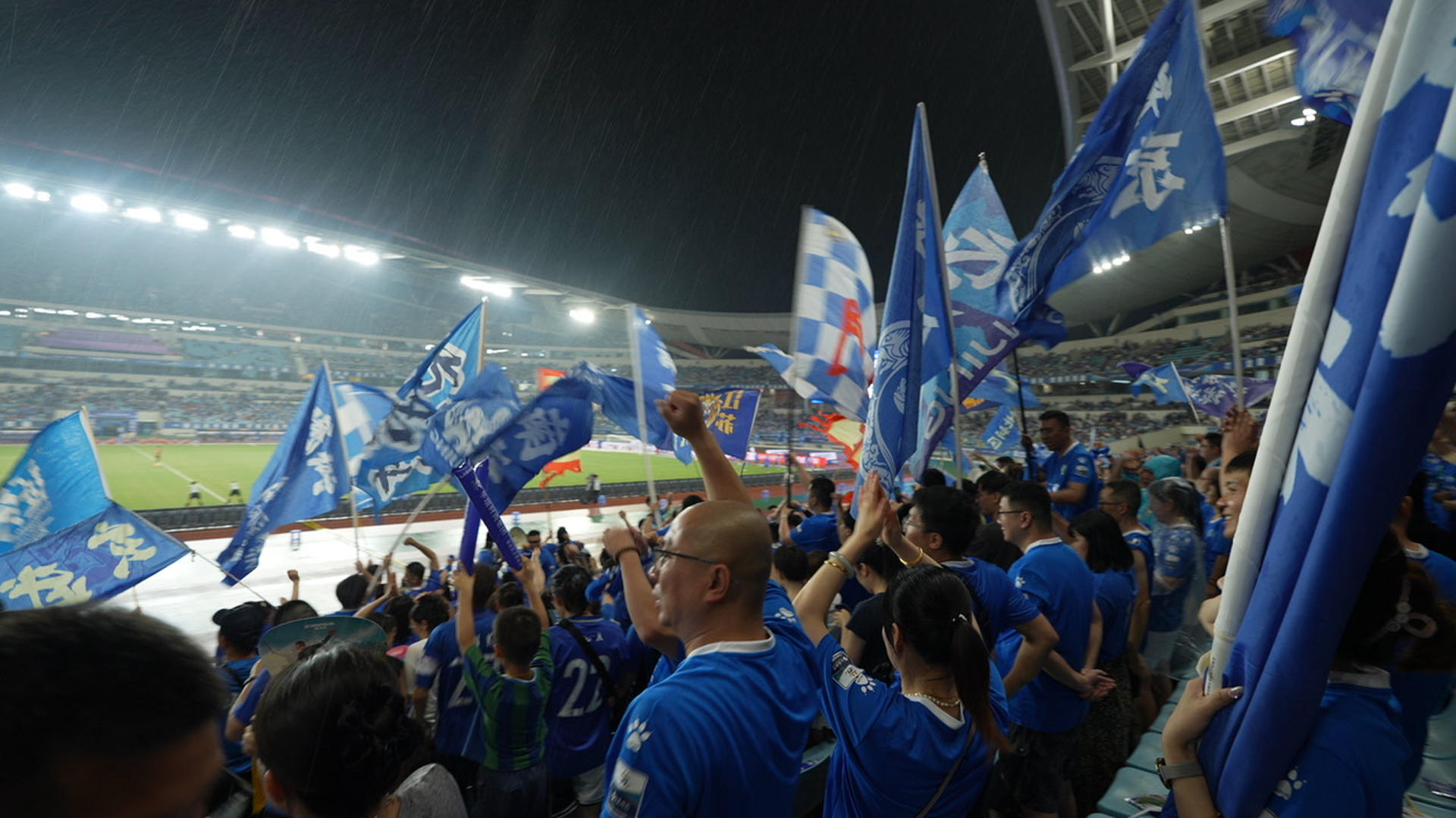 Con graderíos abarrotados y un humor viral que desborda Internet, la Superliga de Fútbol de Jiangsu, una competición amateur, ha convertido a trece urbes chinas orgullosas de su identidad en un mosaico de Ciudades Estadio que vibra como fenómeno nacional. EFE/Cadena estatal china CGTN/ SOLO USO EDITORIAL/SOLO DISPONIBLE PARA ILUSTRAR LA NOTICIA QUE ACOMPAÑA (CRÉDITO OBLIGATORIO)