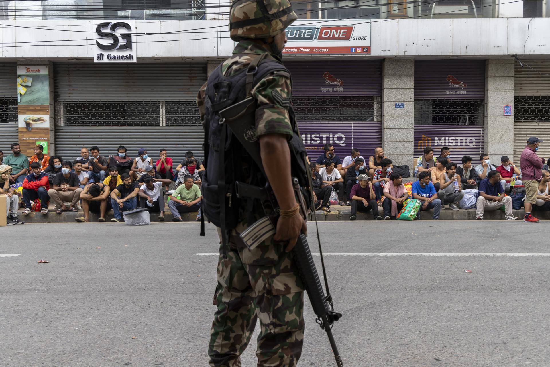 Miembros del Ejército nepalés en Kathmandu, Nepal, el 10 de septiembre de 2025. EFE/NARENDRA SHRESTHA
