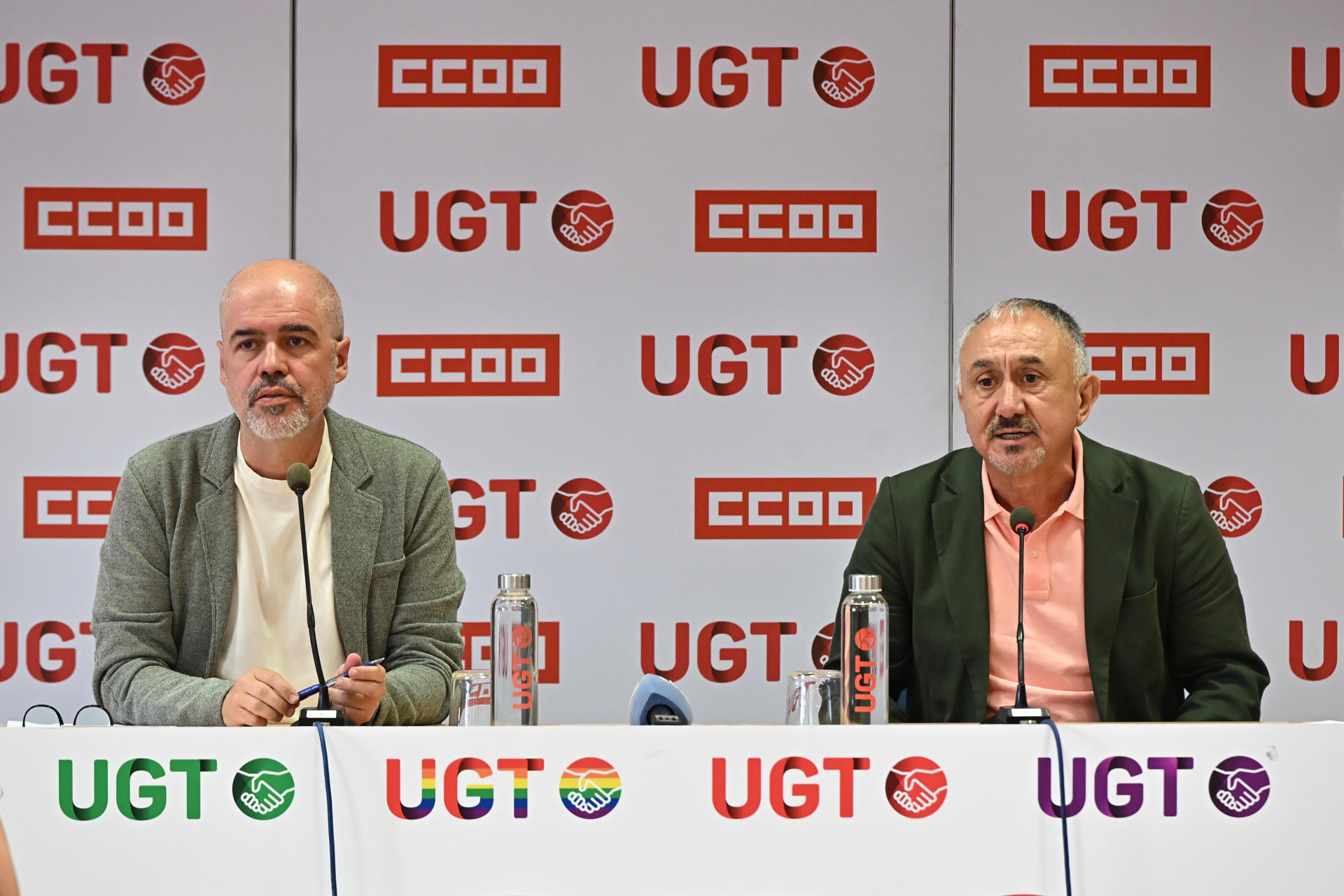 MADRID, 08/09/2025.- Los secretarios generales de CCOO y UGT, Unai Sordo (i) y Pepe Álvarez, respectivamente, comparecen este lunes en rueda de prensa. EFE/ Fernando Villar
