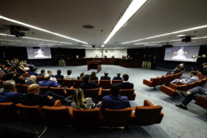 Fotografía general del juicio por el intento de golpe de Estado del expresidente de Brasil Jair Bolsonaro y otros siete acusados este jueves, en el Supremo Tribunal Federal en Brasilia (Brasil). EFE/ Antonio Lacerda