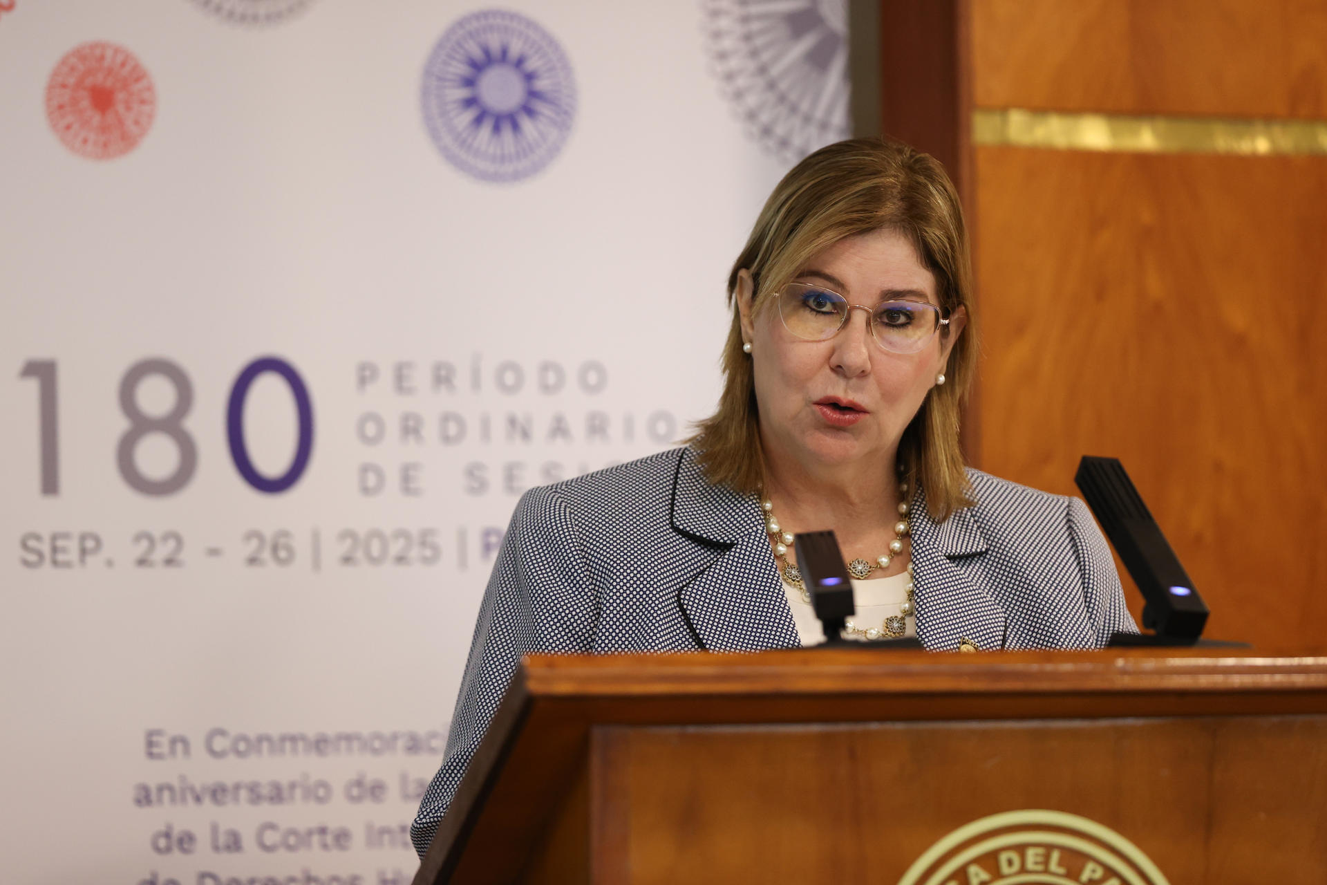 La presidenta de la Corte Interamericana de Derechos Humanos, Nancy Hernández, habla durante la inauguración del 180 período ordinario de sesiones de la Corte IDH este lunes, en Asunción (Paraguay). EFE/ Juan Pablo Pino
