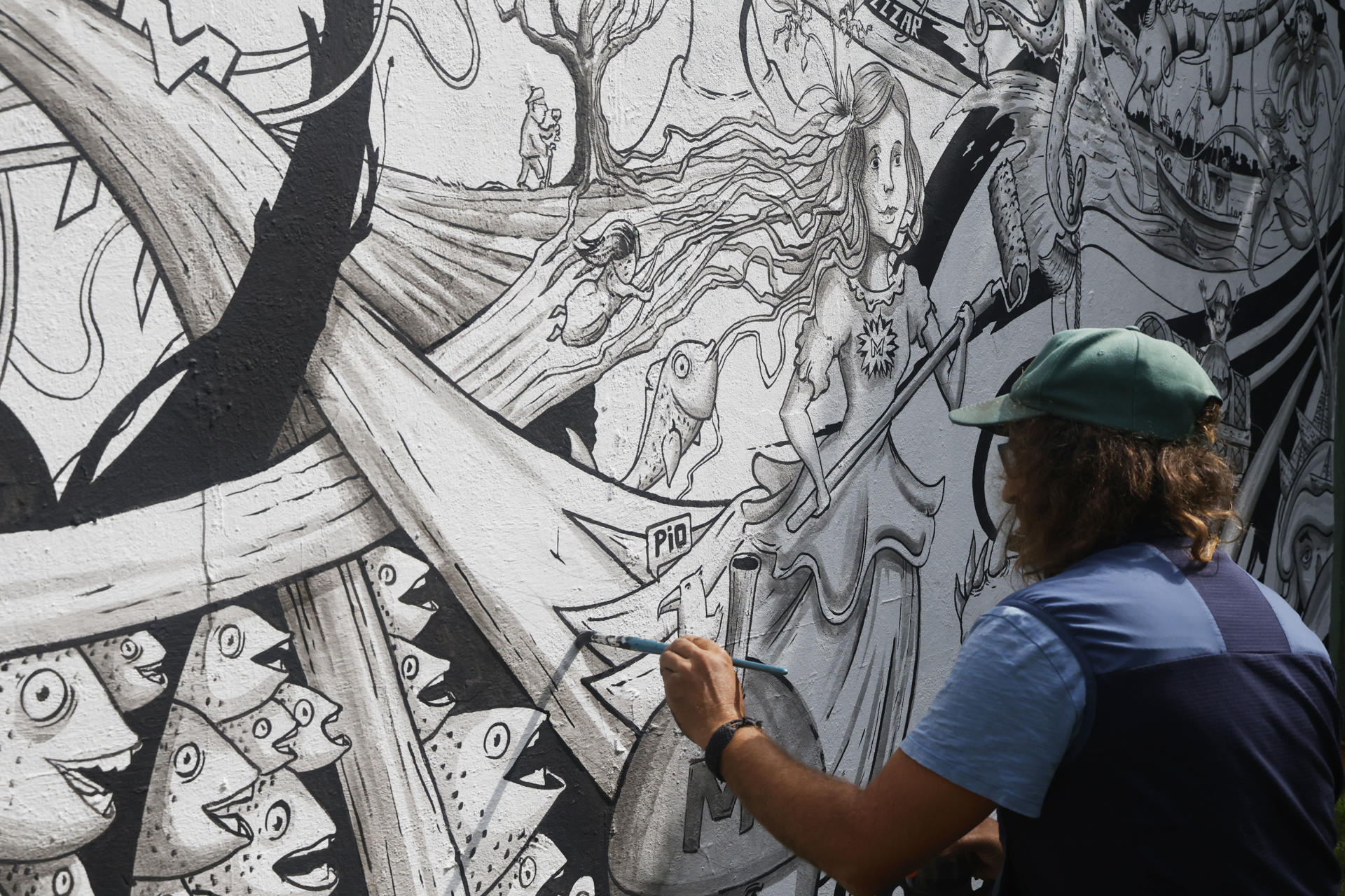 Al cierre del Verano, el certamen de Arte urbano de las Meninas de Canido regresa a sus orígenes vinculados con el grafiti y la reivindicación social, para reunir a miles de personas durante el fin de semana en el barrio alto de la ciudad de Ferrol. EFE/Kiko Delgado
