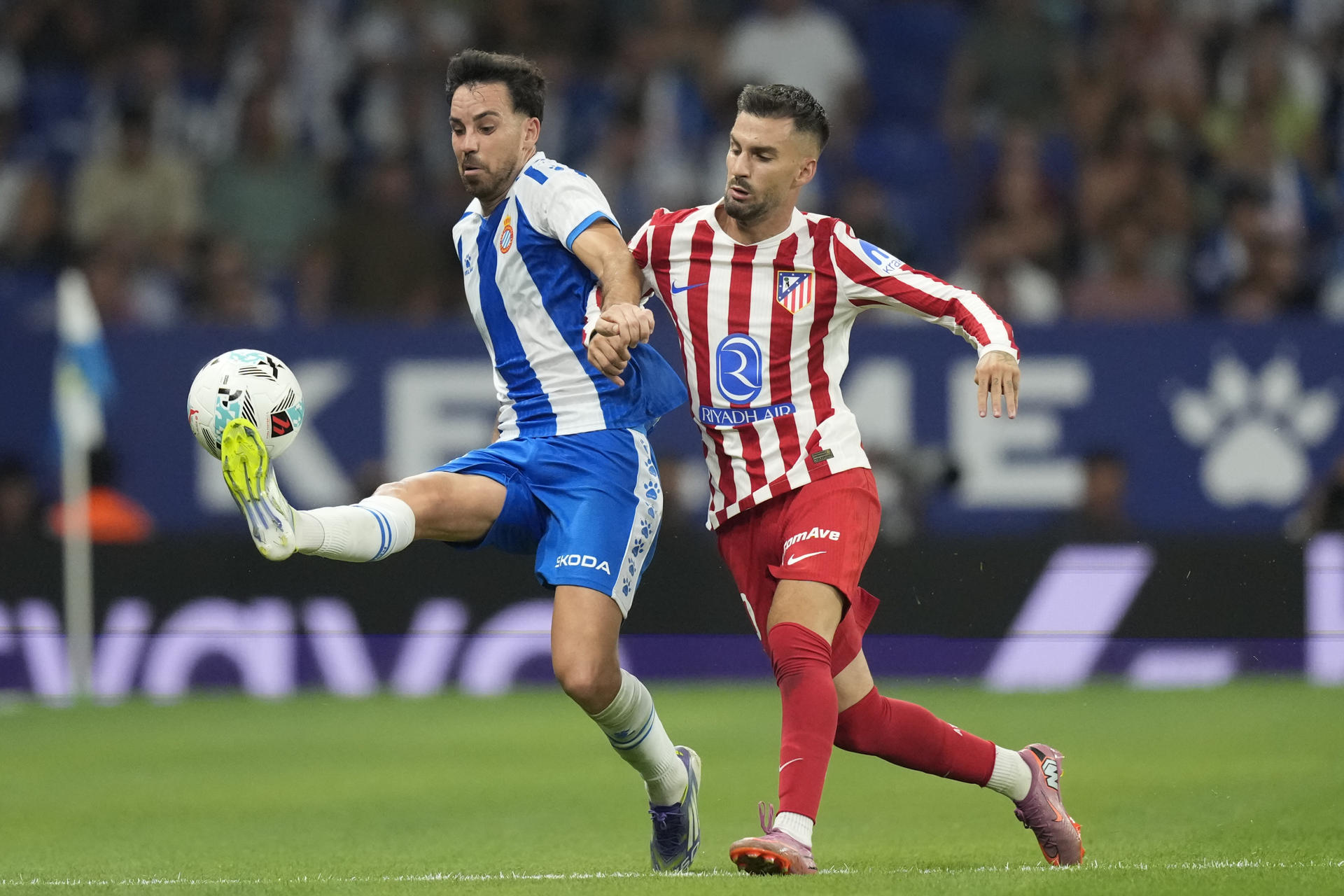 Álex Baena, en el partido ante el Espanyol. EFE/Enric Fontcuberta