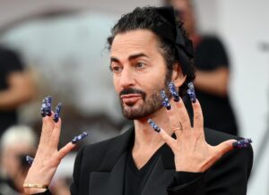El diseñador de moda estadounidense Marc Jacobs llega para el estreno de 'Marc by Sofia' durante la 82ª edición del Festival Internacional de Cine de Venecia, en Venecia, Italia, el 2 de septiembre de 2025. El festival de cine se celebra del 27 de agosto al 6 de septiembre de 2025. (Cine, Moda, Cine, Italia, Venecia) EFE/EPA/ETTORE FERRARI