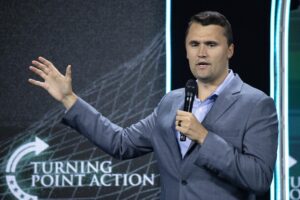 Fotografía de archivo del comentarista y activista conservador Charlie Kirk. EFE/Cristóbal Herrera-Ulashkevich