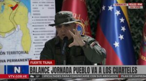 Captura de video cedido por el canal estatal Venezolana de Televisión (VTV) del ministro de Defensa de Venezuela, Vladimir Padrino López, durante una rueda de prensa en Caracas (Venezuela). EFE/ Venezolana de Televisión (VTV)