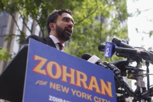 Fotografía de archivo del candidato demócrata a la alcaldía de la ciudad de Nueva York, Zohran Mamdani, durante un acto proselitista, en Manhattan (NY, EE.UU.). EFE/Sarah Yenesel