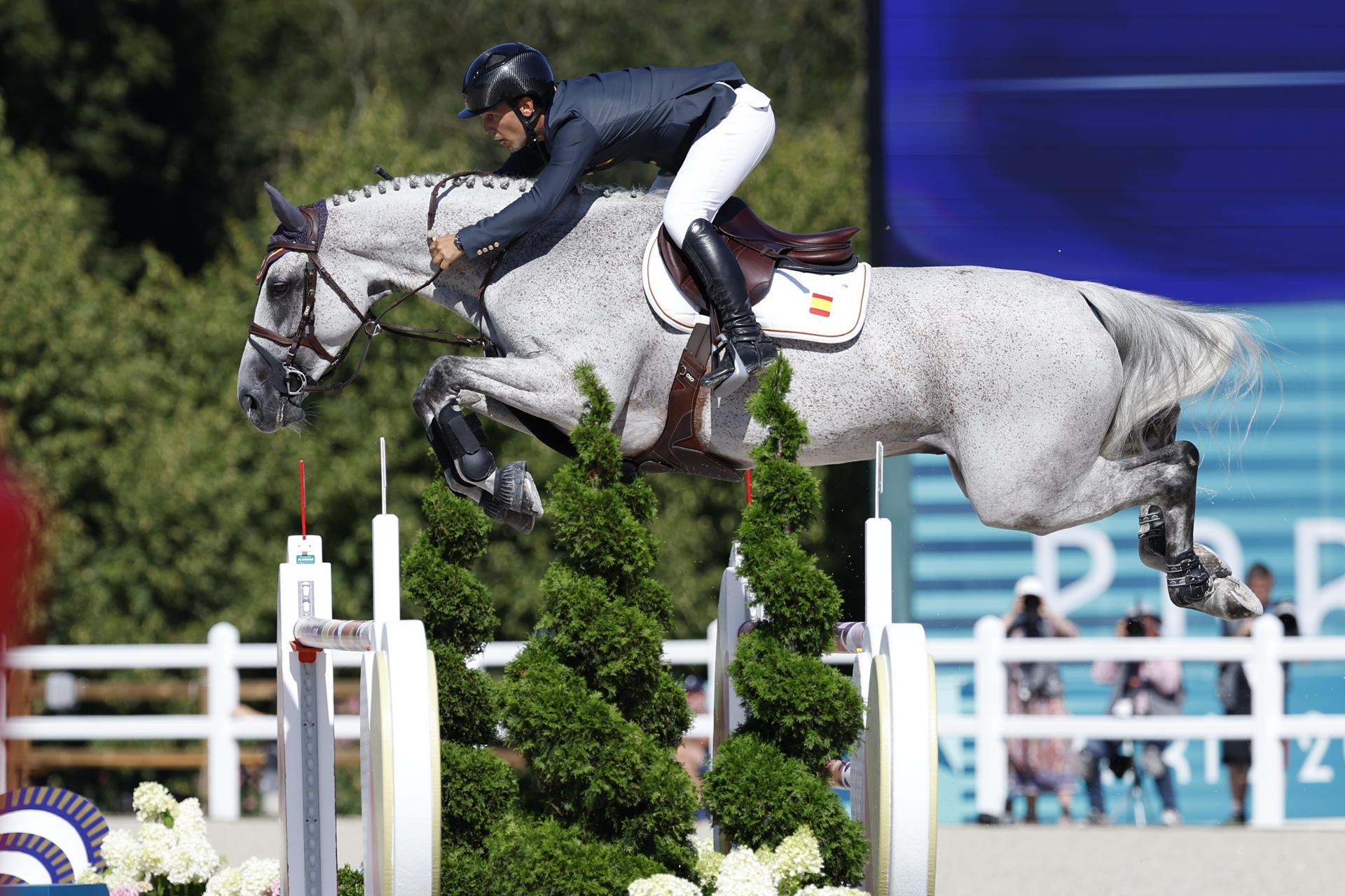 Fotografía de archivo del jinete español Sergio Álvarez Moya en la ronda clasificatoria de salto de los Juegos Olímpicos de París 2024 en el Palacio de Versalles, Francia. EFE/ Juanjo Martín