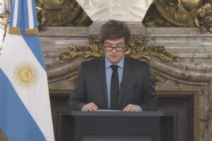 Fotografía cedida por la Presidencia de Argentina de su mandatario, Javier Milei, hablando este lunes, en Buenos Aires (Argentina). EFE/ Presidencia de Argentina