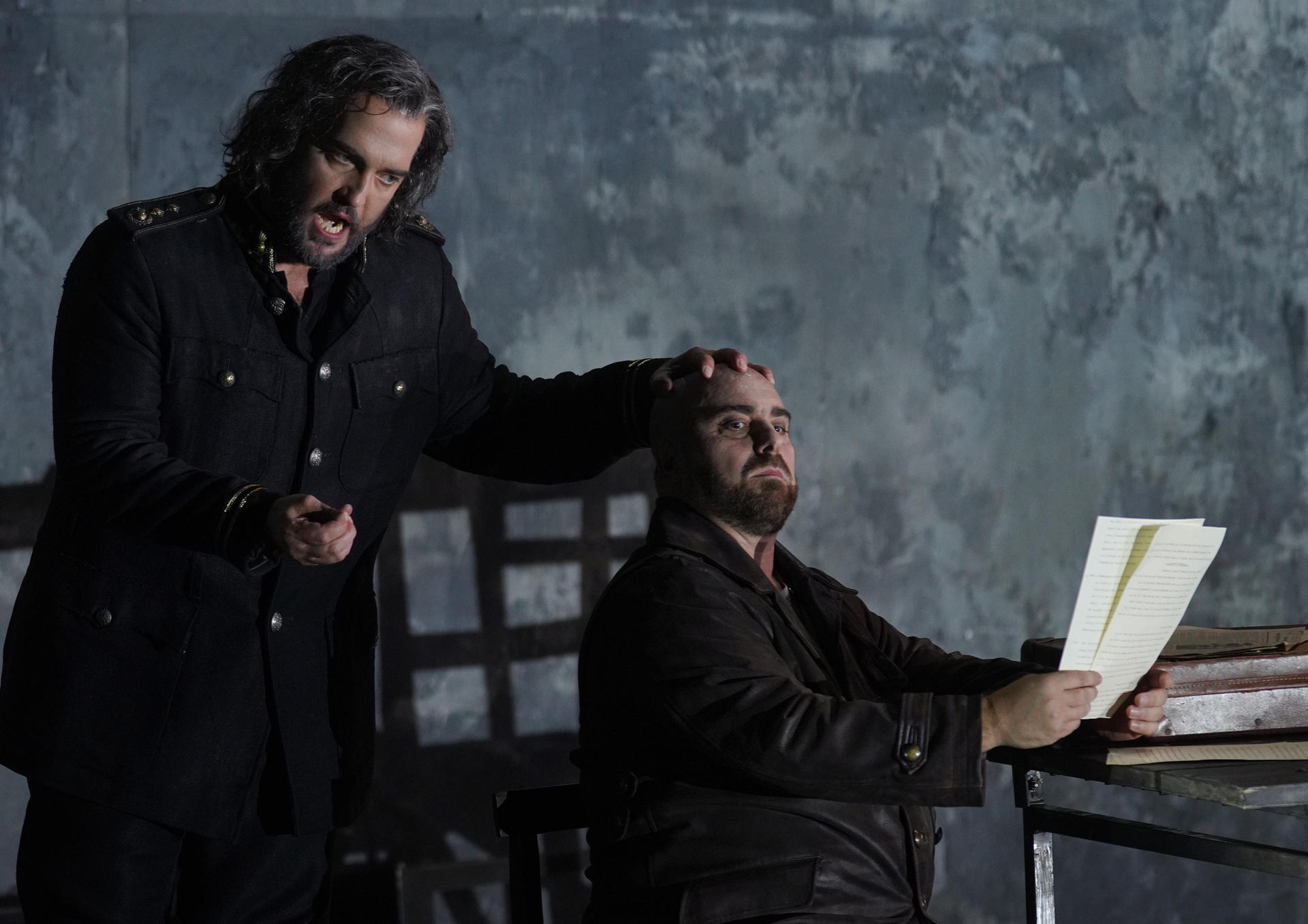 El Teatro Real abre la temporada este viernes con 'Otello', de Verdi, una reposición de la producción que estrenó en 2016 y que se enmarca en el homenaje que el coliseo madrileño rinde a William Shakespeare en el 410 aniversario de su fallecimiento, y que es uno de los ejes de la programación de este año. La apertura de temporada tiene dos alicientes musicales destacados para los aficionados, ya que Nicola Luisotti, uno de los grandes expertos en el repertorio verdiano, dirigirá la orquesta, y el tenor Brian Jagde debutará en el papel protagonista. EFE/ Teatro Real/javier Del Real SOLO USO EDITORIAL/SOLO DISPONIBLE PARA ILUSTRAR LA NOTICIA QUE ACOMPAÑA (CRÉDITO OBLIGATORIO)