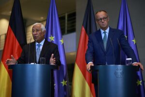 Berlín, 10 jun (EFE).- El canciller alemán, Friedrich Merz (D), advirtió de que las defensas aéreas europeas y de la OTAN funcionaron en la noche del martes a este miércoles durante la violación por drones rusos del espacio aéreo polaco, pero no lo suficientemente a tiempo, durante un encuentro con el presidente del Consejo Europeo, el portugués António Costa (I). EFE/EPA/CLEMENS BILAN