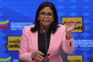 Fotografía de archivo de la vicepresidenta ejecutiva de Venezuela, Delcy Rodríguez, durante una rueda de prensa, en Caracas (Venezuela). EFE/Miguel Gutiérrez