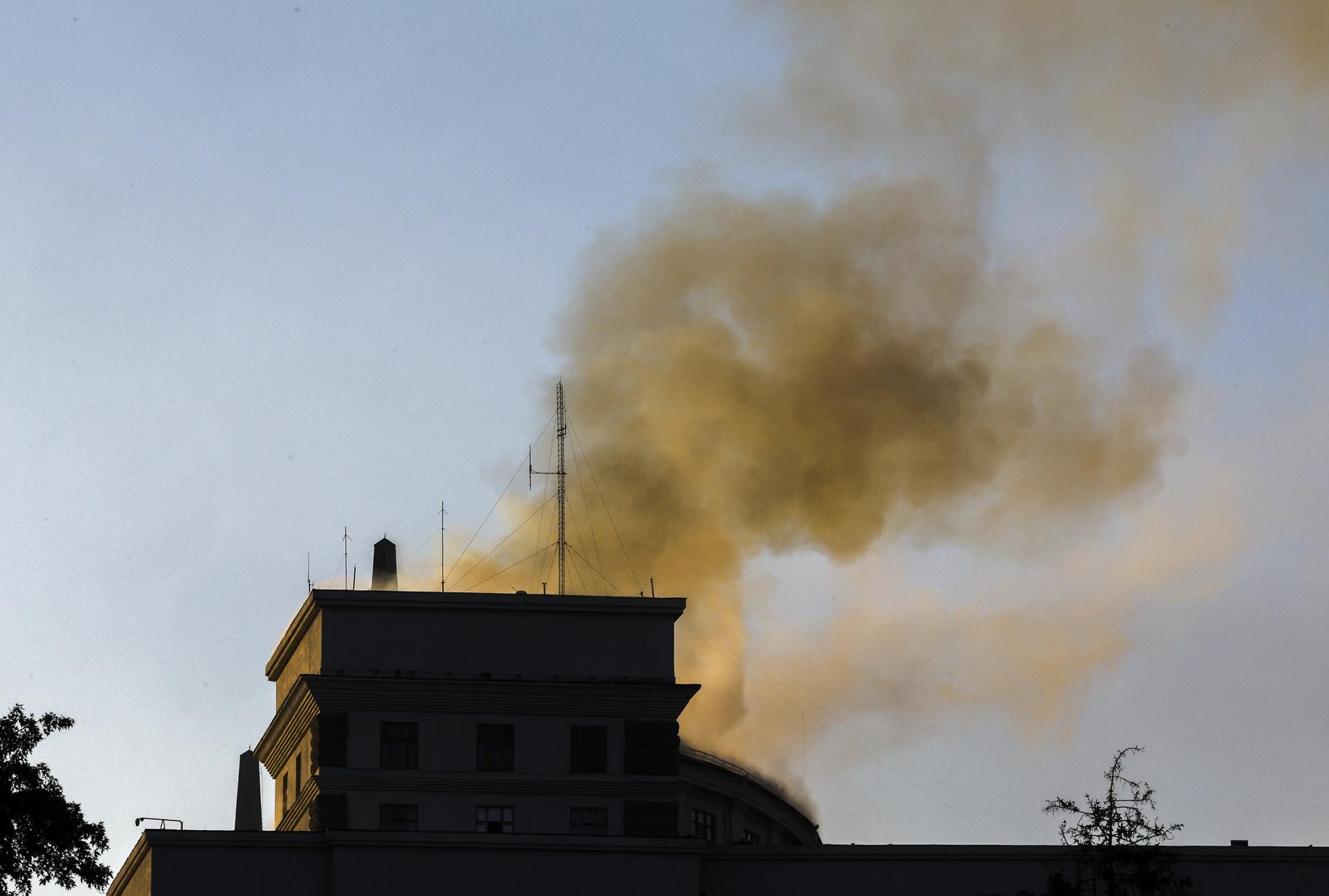 Kyiv (Ukraine), 07/09/2025.- Edificio alcanzado por un dron ruso en Kiev durante la peor ofensiva de Rusia con ese tipo de artefactos en Ucrania. (Rusia, Ucrania, Kiev) EFE/EPA/SERGEY DOLZHENKO