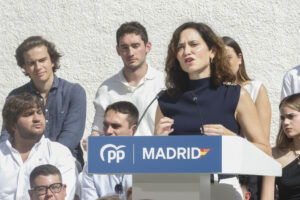 La presidenta de la Comunidad de Madrid y del PP madrileño, Isabel Díaz Ayuso, da un discurso en el acto de inauguración del curso político del PP de Madrid, este viernes, en la localidad madrileña de Arganda del Rey. EFE/ J.P. Gandul