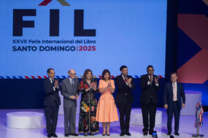 Autoridades participan en la ceremonia inaugural de la 27ª edición de la Feria Internacional del Libro de Santo Domingo (FILSD) este jueves, en Santo Domingo (República Dominicana). EFE/Orlando Barría