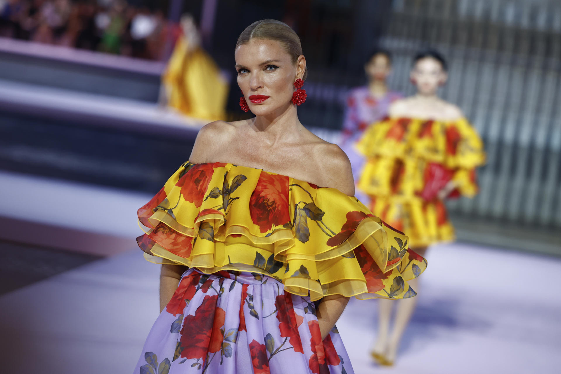 Imagen de archivo (18/09/2025) del desfile de la firma Carolina Herrera, que presentó su colección primavera-verano 2026, en la Plaza Mayor de Madrid. EFE/ Daniel González
