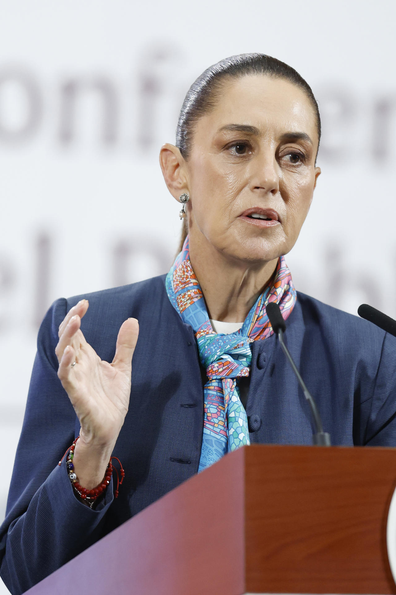 La presidenta de México, Claudia Sheinbaum, habla durante una rueda de prensa este jueves, en el Palacio Nacional de la Ciudad de México (México). EFE/ Sáshenka Gutiérrez
