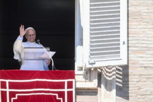 El papa León XIV durante la oración del Ángelus desde la ventana de su oficina con vistas a la Plaza de San Pedro, en la Ciudad del Vaticano, 21 de septiembre de 2025. (Papa). EFE/EPA/ALESSANDRO DI MEO
//////////
VATICAN CITY (Vatican City State (Holy See)), 21/09/2025.- Pope Leo XIV during the Angelus prayer from the window of his office overlooking Saint Peter's Square, in Vatican City, 21 September 2025. (Papa) EFE/EPA/ALESSANDRO DI MEO