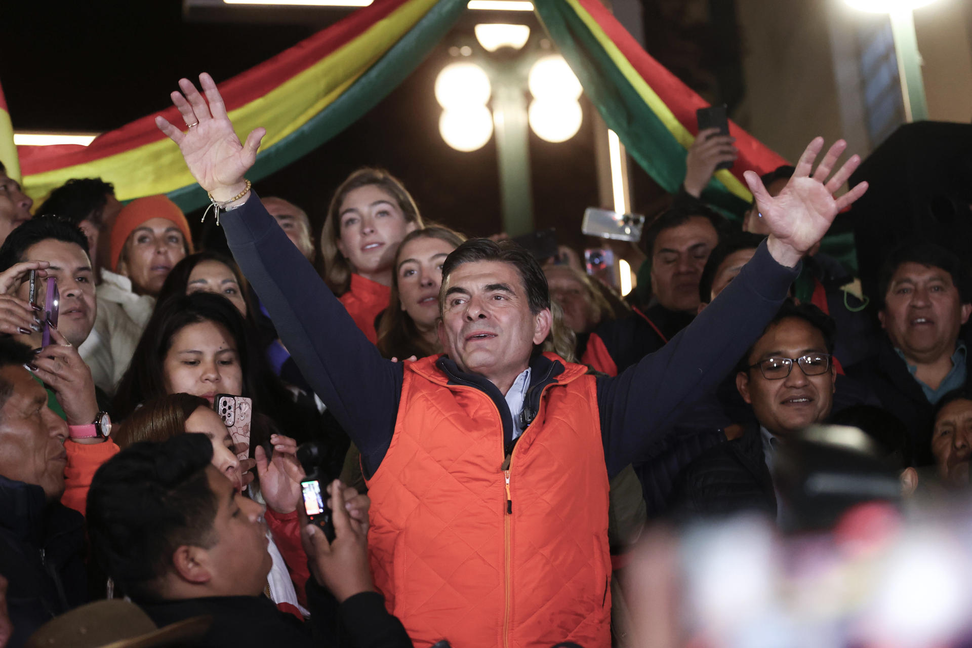 Fotografía de archivo del 17 de agosto de 2025 del candidato a la presidencia por el Partido Demócrata Cristiano (PVC), Rodrigo Paz, hablando durante un evento de campaña electoral, en La Paz (Bolivia). EFE/Luis Gandarillas
