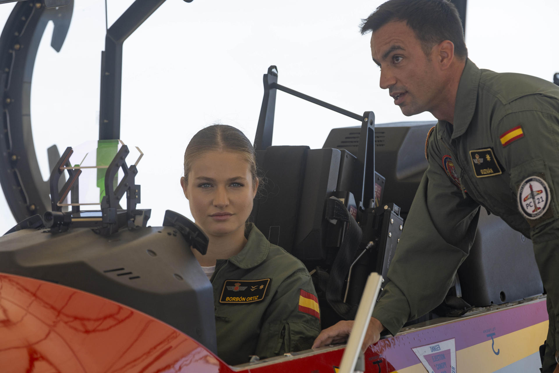 La princesa Leonor en la Academia General del Aire de San Javier (AGA) donde comienza este lunes la última etapa de su formación militar con su entrada en la Academia General del Aire, tras su paso, los dos últimos años, por el Ejército de Tierra y la Armada. EFE/ Marcial Guillén