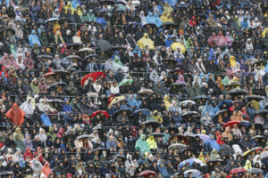 Vista de la lluvia en el estadio de Mestalla, en foto de archivo de Ana Escobar. EFE