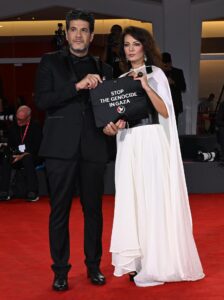 El productor Nabil Ayouch y la directora Maryam Touzani, responsables de 'Calle Malaga', galardonada este sábado en el Festival de Venecia con el premio del público. EFE/EPA/RICCARDO ANTIMIANI