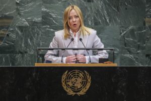 La primera ministra de Italia, Giorgia Meloni, interviene durante el 80º período de sesiones de la Asamblea General de las Naciones Unidas en la sede de la ONU en Nueva York, el 24 de septiembre de 2025. EFE/EPA/SARAH YENESEL