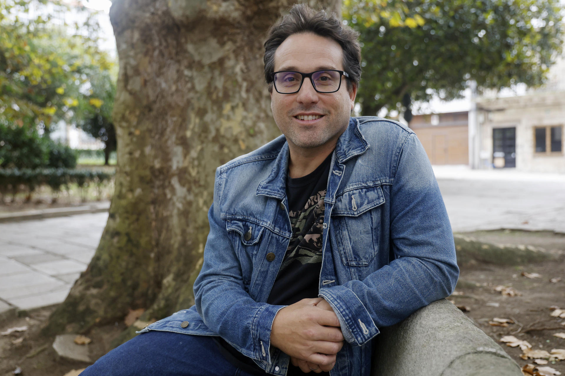 En un día de verano, a punto de marcharse de vacaciones, el gallego Manu Viqueira, que se dedica al mundo de la animación, recibió un correo que dio un vuelco a su carrera, pues el mismísimo Robert Plant, ex vocalista de la legendaria banda Led Zeppelin, quería que dirigiese el videoclip del primer tema de su nuevo álbum: "Me quedé paralizado". EFE/ Kiko Delgado