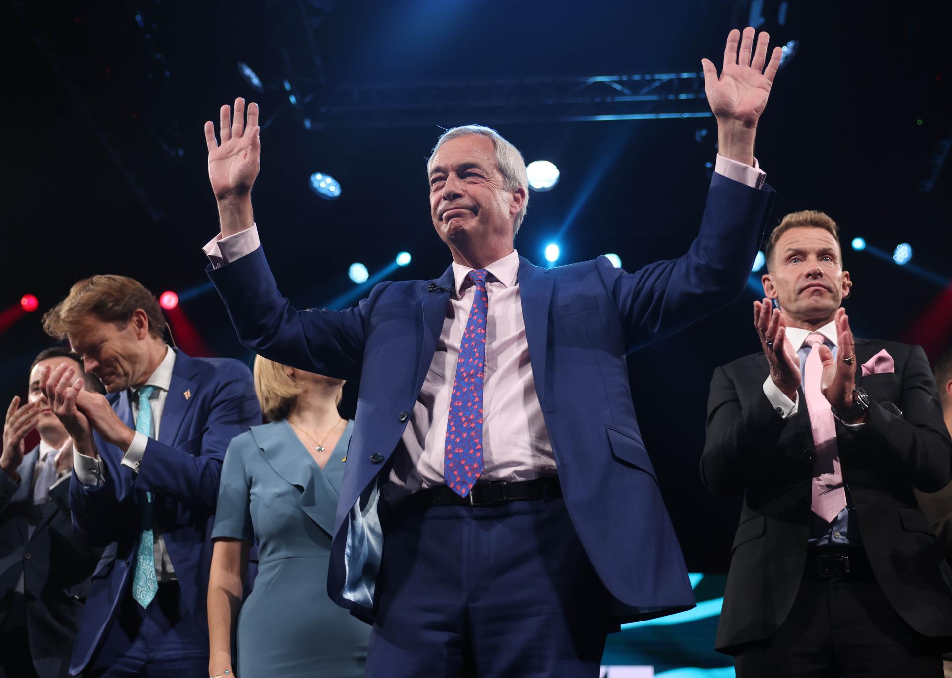 Nigel Farage, líder de Reform UK, este sábado en el congreso anual de ese partido en Birmingham (centro de Inglaterra). EFE/EPA/NEIL HALL