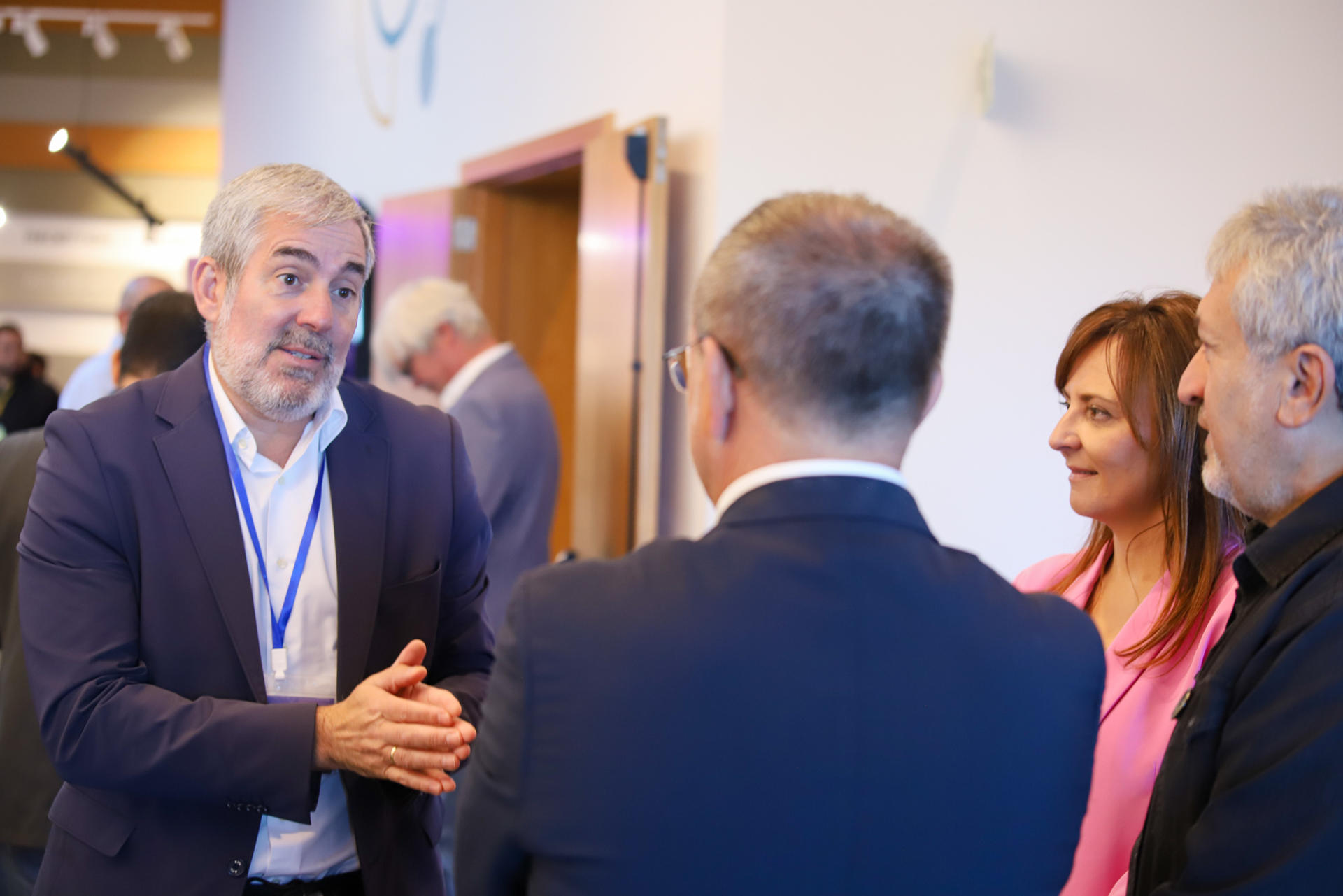 El presidente de Canarias, Fernando Clavijo, durante la Inauguración de las jornadas DiploInnova Canarias, que se celebran en el observatorio del Roque de Los Muchachos, en La Palma. Con estas jornadas Canarias busca reforzar su posición como sitio idóneo para acoger el Telescopio de Treinta Metros (TMT) a través de la diplomacia científica y exponiendo a la comunidad investigadora los elementos diferenciales de La Palma y el Roque de los Muchachos como posible sede, frente a otros lugares como Hawaii. EFE/ Luis G Morera

