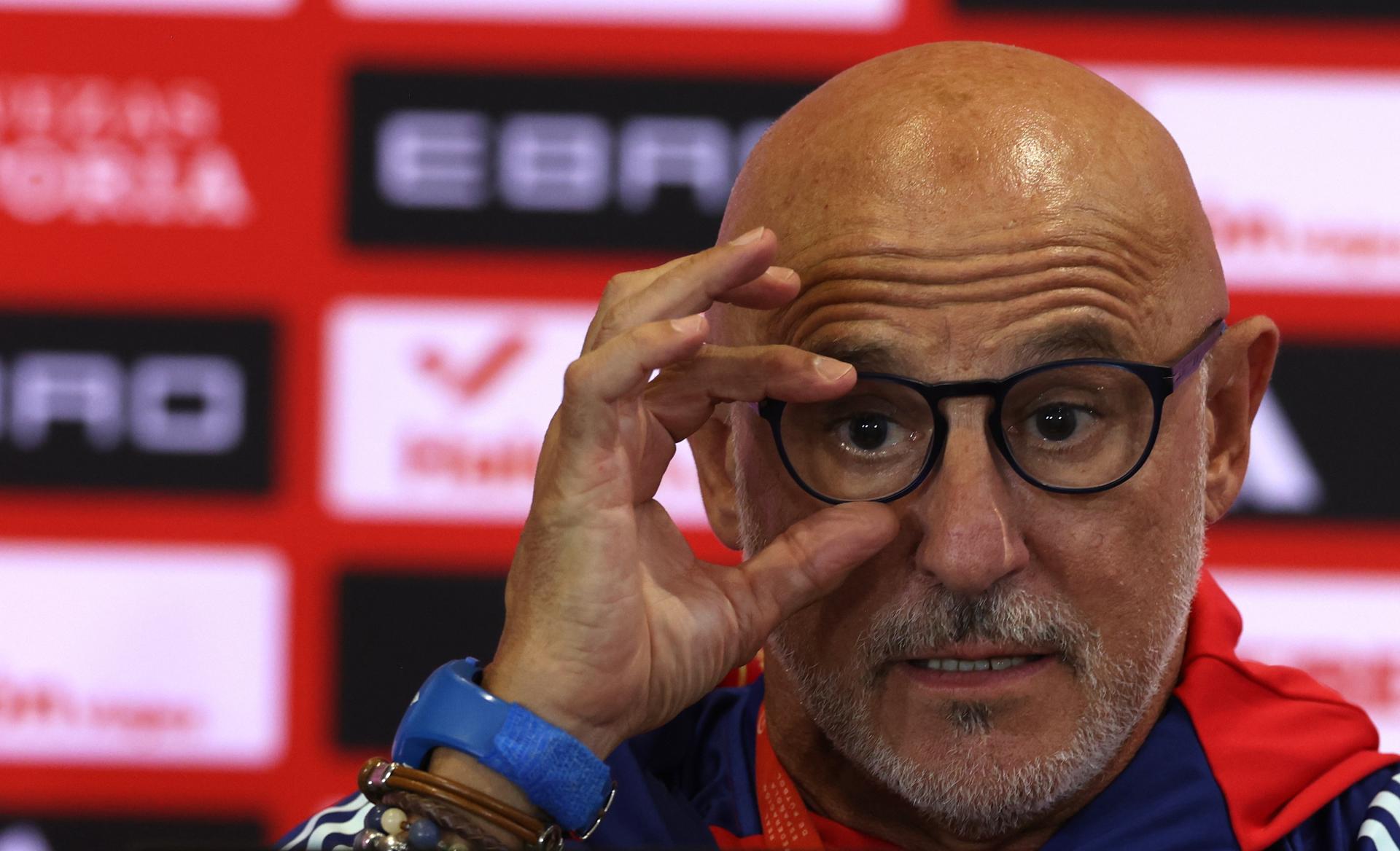 El seleccionador español Luis de la Fuente durante una reciente rueda de prensa. EFE/EPA/VASSIL DONEV